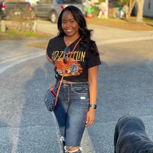 Meet your Posher, Mesha